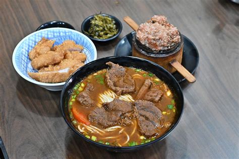 德忞牛肉麵|【德忞牛肉麵】老店飄香二十餘年，炸排骨與炒豬肝必。